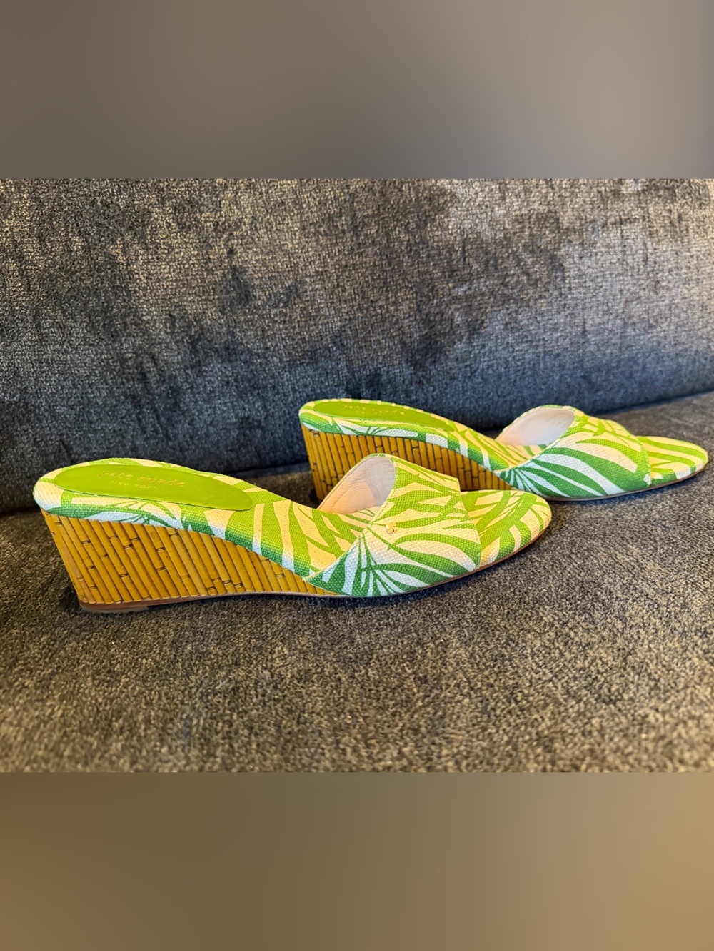KATE SPADE sz 9.5 Women’s Green Palm-Print Wedge Mules NEVER WORN